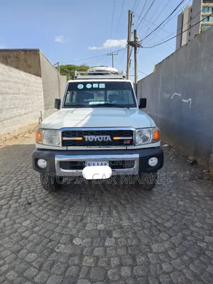 Toyota Land Cruiser 2014 White