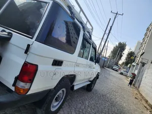 Toyota Land Cruiser 2014 White