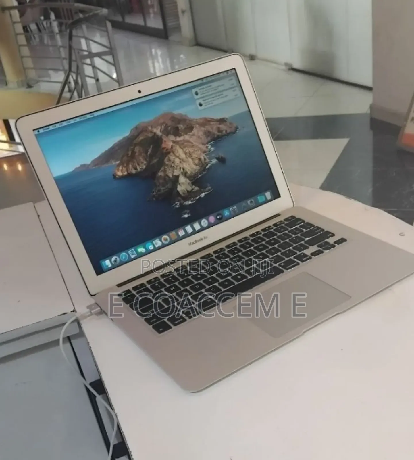 New Laptop Apple MacBook 4GB Intel Core i5 SSD 256GB
