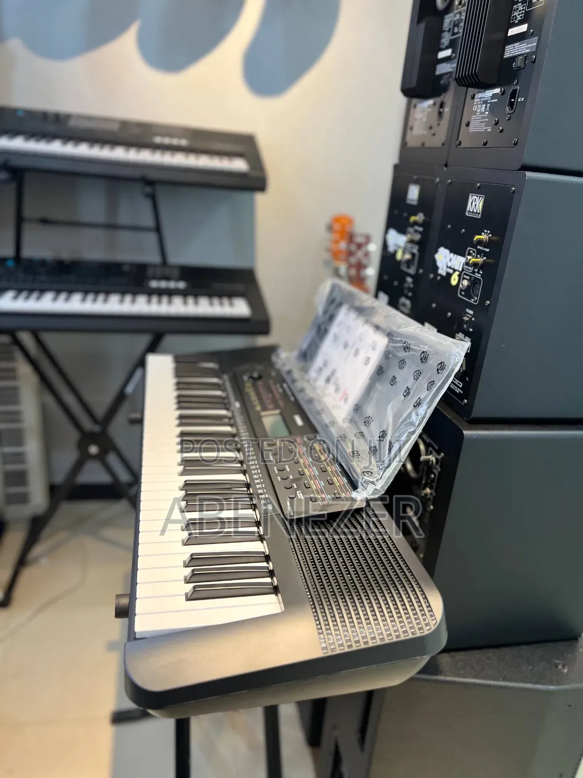 Yamaha PSR E273 Piano Keyboard