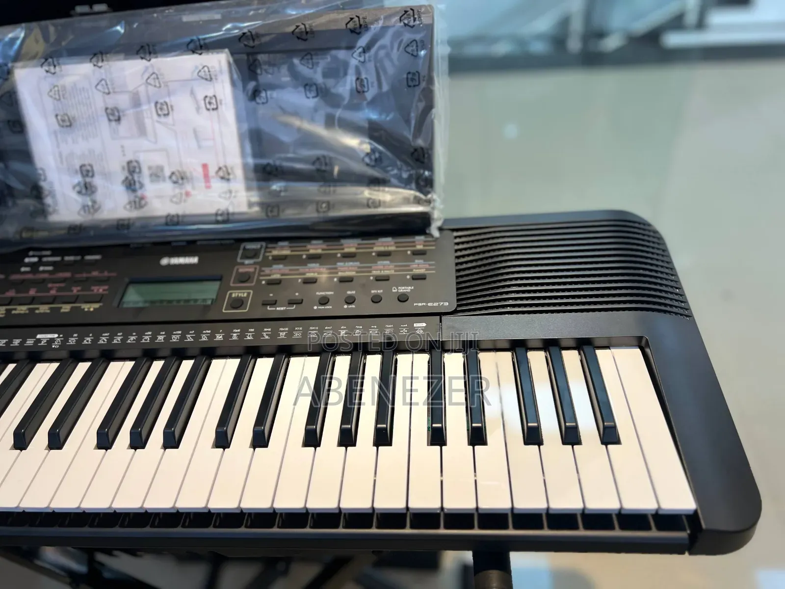 Yamaha PSR E273 Piano Keyboard