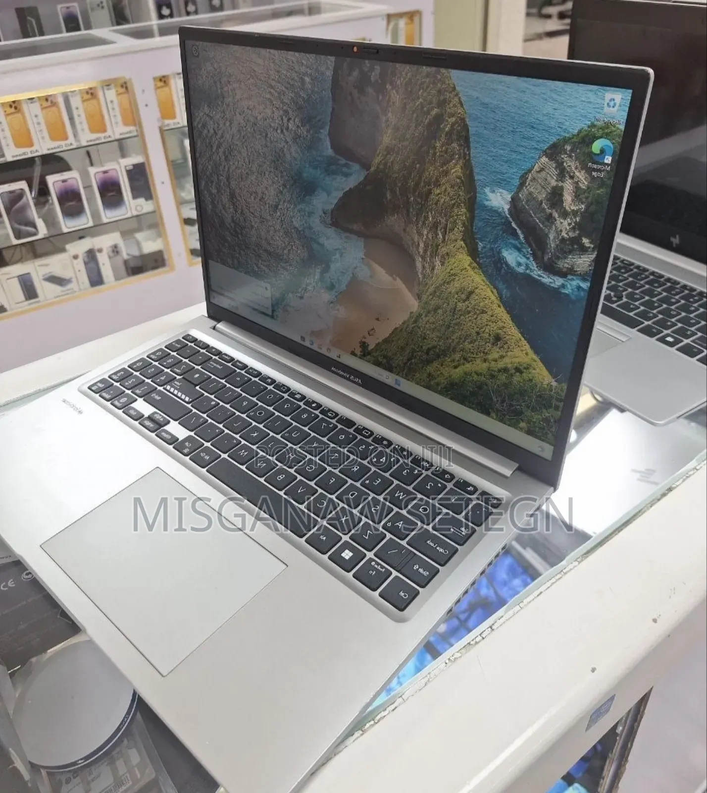 New Laptop Asus VivoBook 15 X505BA 8GB Intel Core i3 SSD 256GB