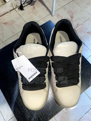 Bershka. Size 42