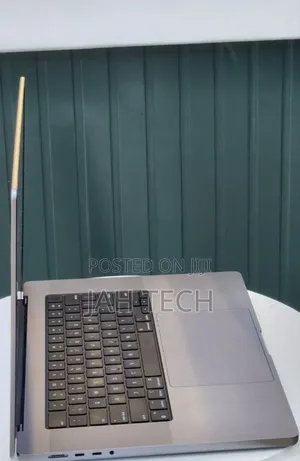 New Laptop Apple MacBook Pro M1 16GB Apple M1 Pro SSD 512GB