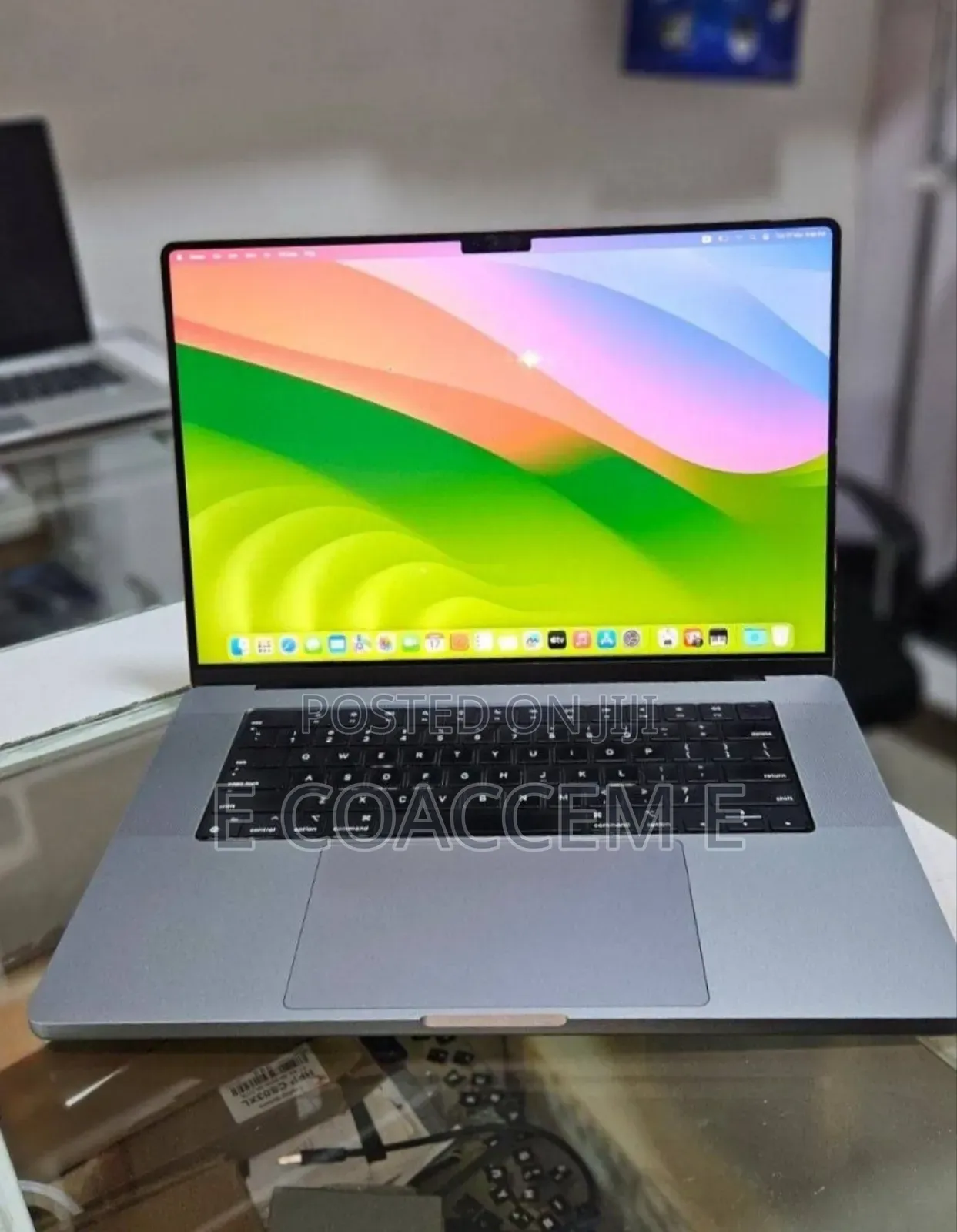 New Laptop Apple MacBook 32GB SSD 1T