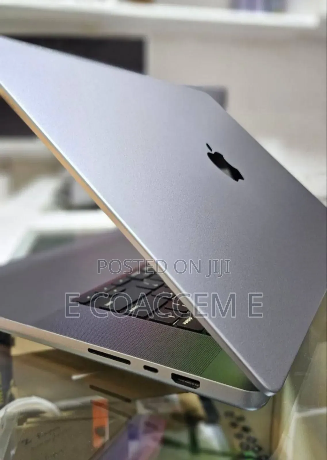 New Laptop Apple MacBook 32GB SSD 1T