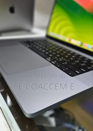 New Laptop Apple MacBook 32GB SSD 1T