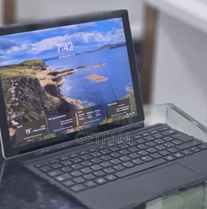 New Laptop Microsoft Surface 8GB Intel Core i5 SSD 256GB
