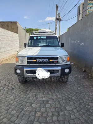 Toyota Land Cruiser 2014 White