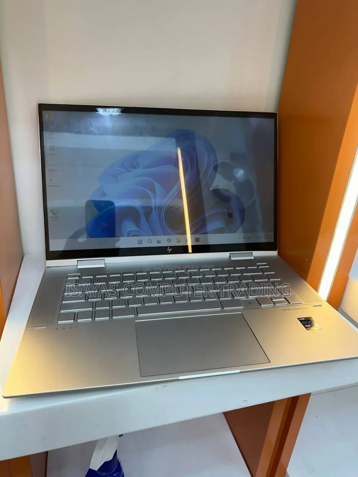 New Laptop HP Envy X360 8GB Intel Core i7 SSD 1T