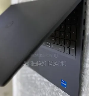 New Laptop Dell Vostro 3520 16GB Intel Core i5 HDD 1T