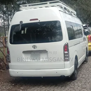 Toyota HiAce 2016 White
