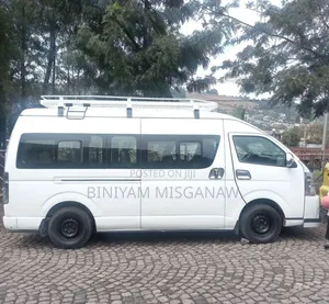Toyota HiAce 2016 White