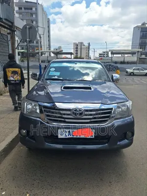 Toyota Hilux 2013 Gray