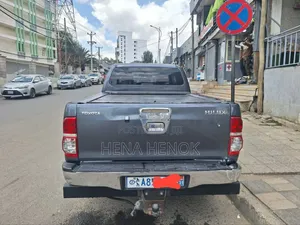 Toyota Hilux 2013 Gray