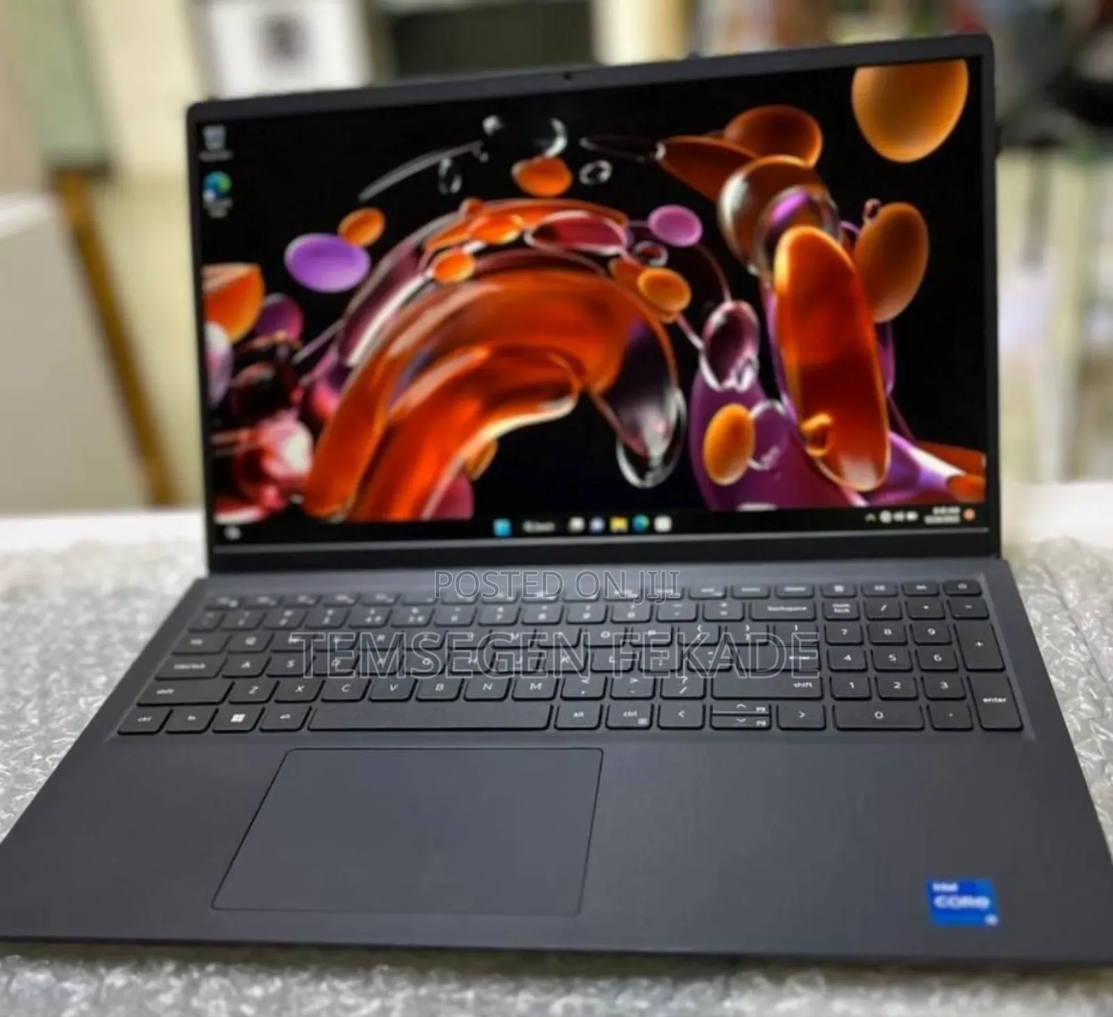 New Laptop Dell Vostro 3520 8GB Intel Core i5 HDD 1T