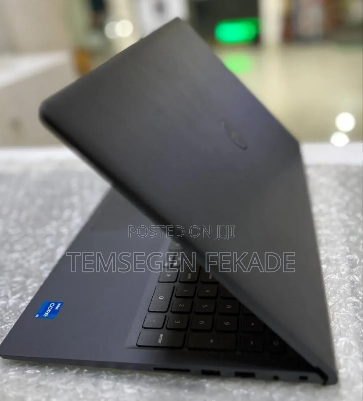 New Laptop Dell Vostro 3520 8GB Intel Core i5 HDD 1T