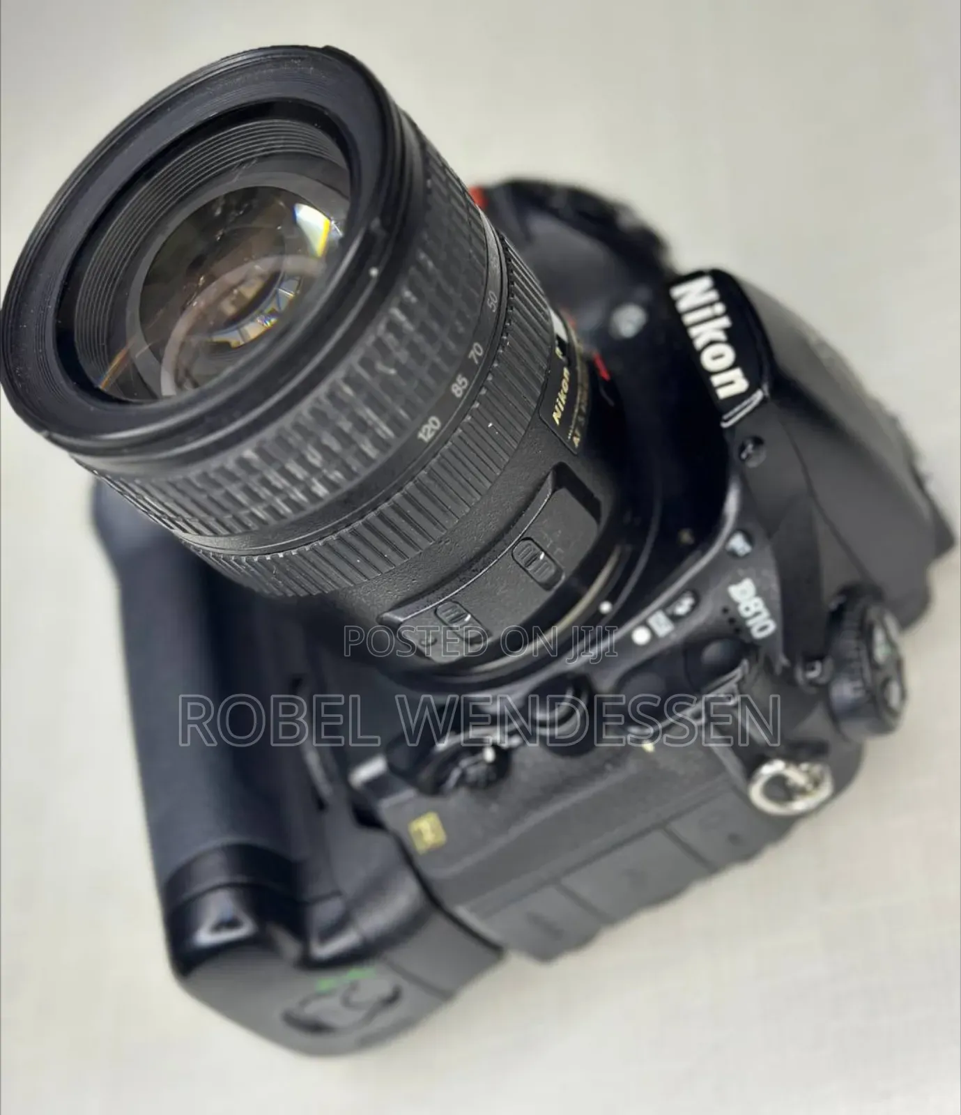 Nikon D810 Camera 24-120mm Lens 2 Batteries Battery Grip .