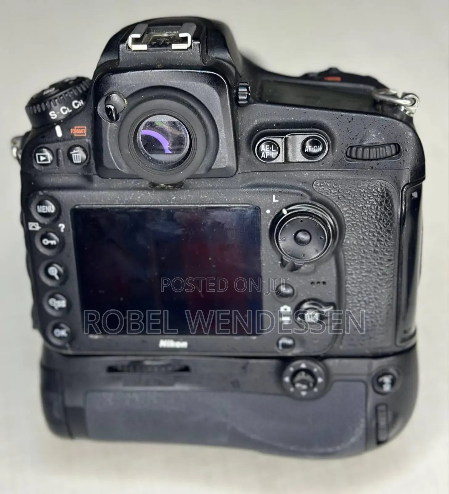 Nikon D810 Camera 24-120mm Lens 2 Batteries Battery Grip .