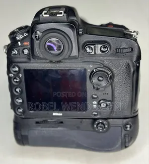 Nikon D810 Camera 24-120mm Lens 2 Batteries Battery Grip .