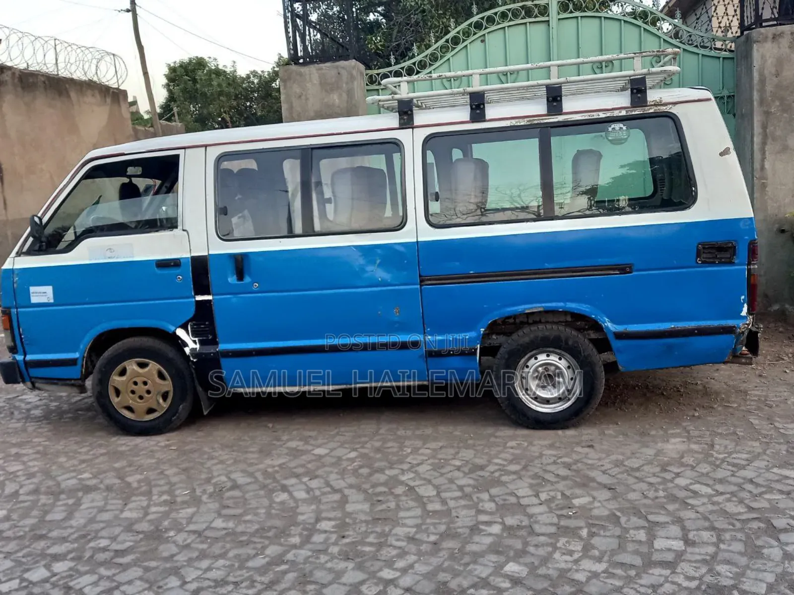 Toyota HiAce 1989 Blue