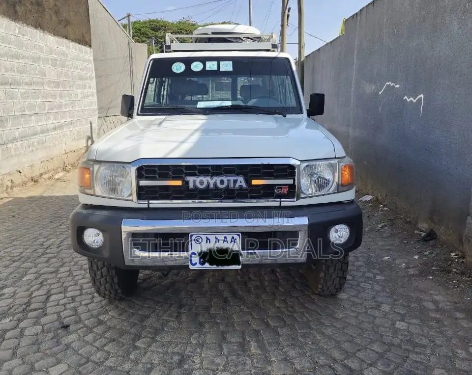 Toyota Land Cruiser 2014 White