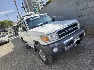 Toyota Land Cruiser 2014 White