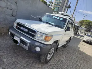 Toyota Land Cruiser 2014 White