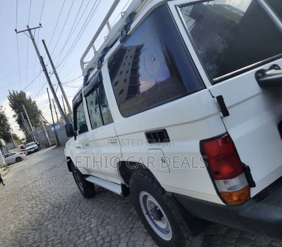 Toyota Land Cruiser 2014 White