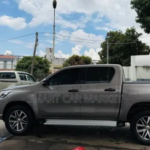 Toyota Hilux 2020 Gray