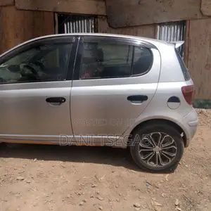 Toyota Vitz 2001 Gray