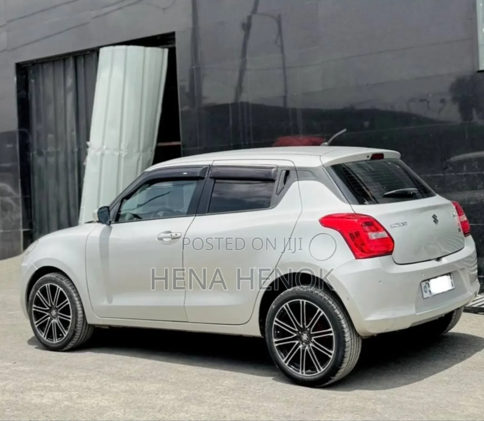 Suzuki Swift 2021 Silver
