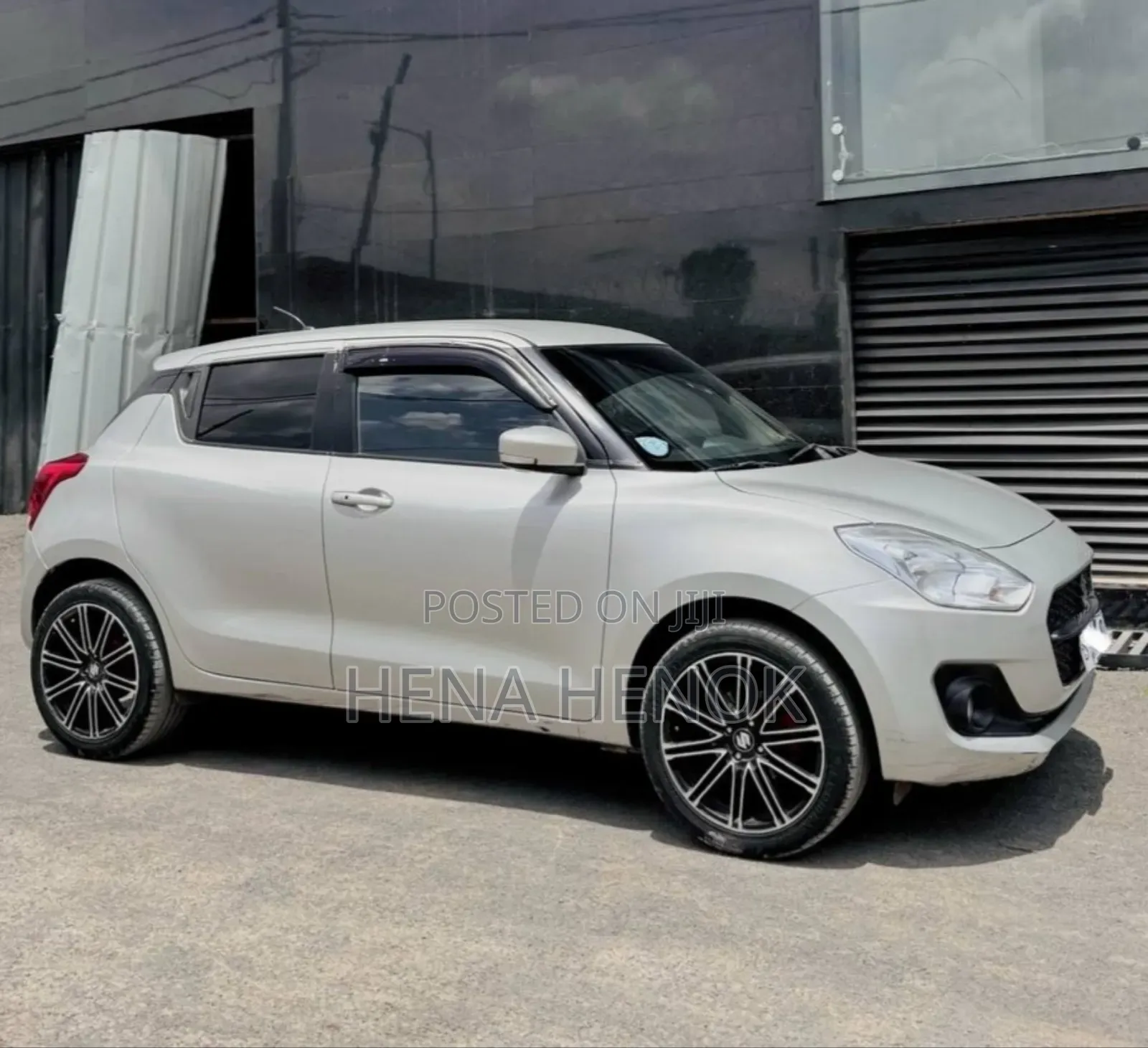 Suzuki Swift 2021 Silver
