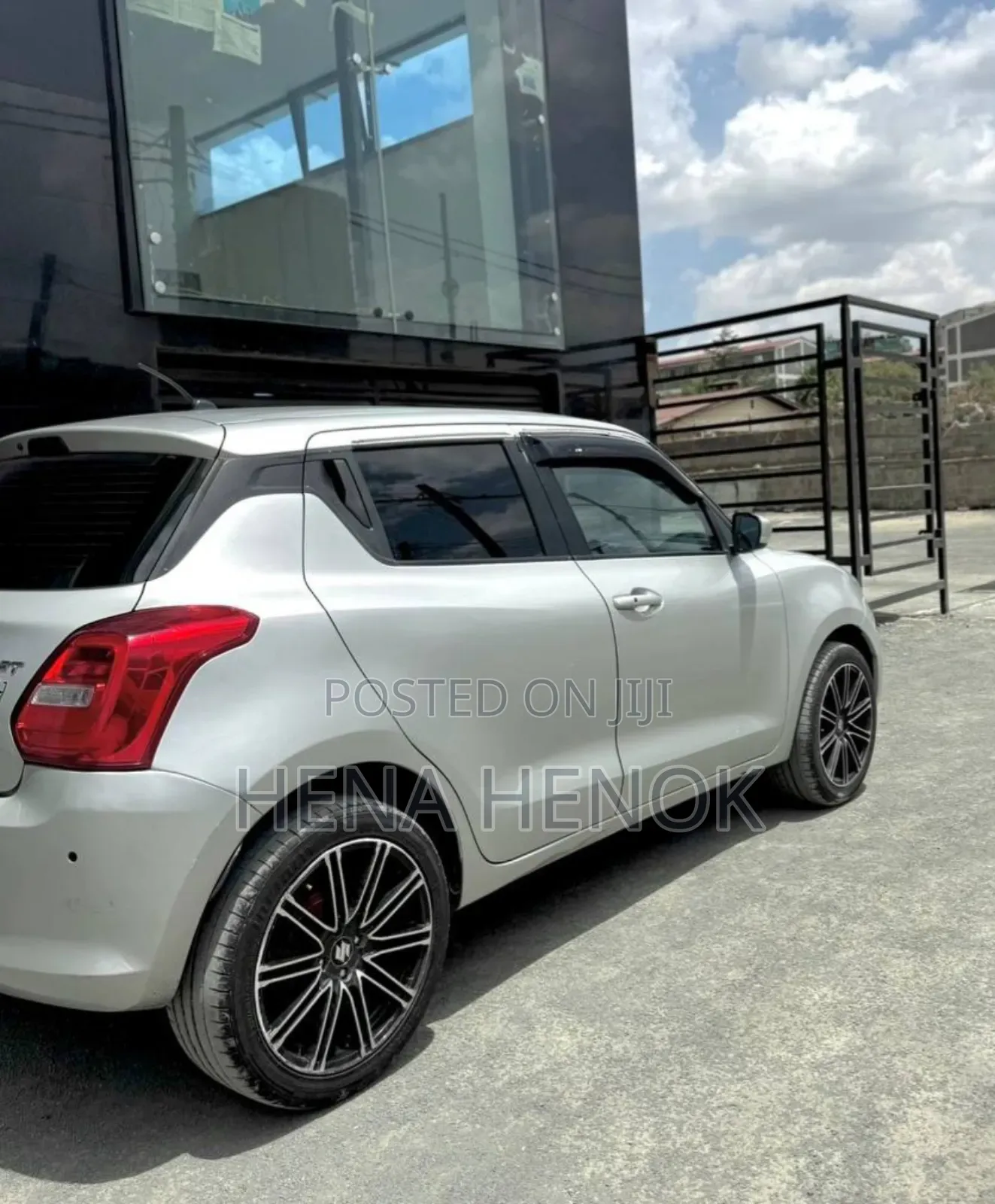 Suzuki Swift 2021 Silver