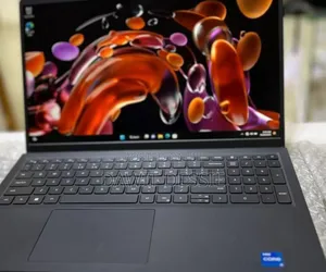 New Laptop Dell Vostro 3520 8GB Intel Core i5 SSD 1T