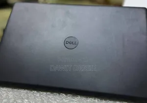 New Laptop Dell Vostro 3520 8GB Intel Core i5 SSD 1T