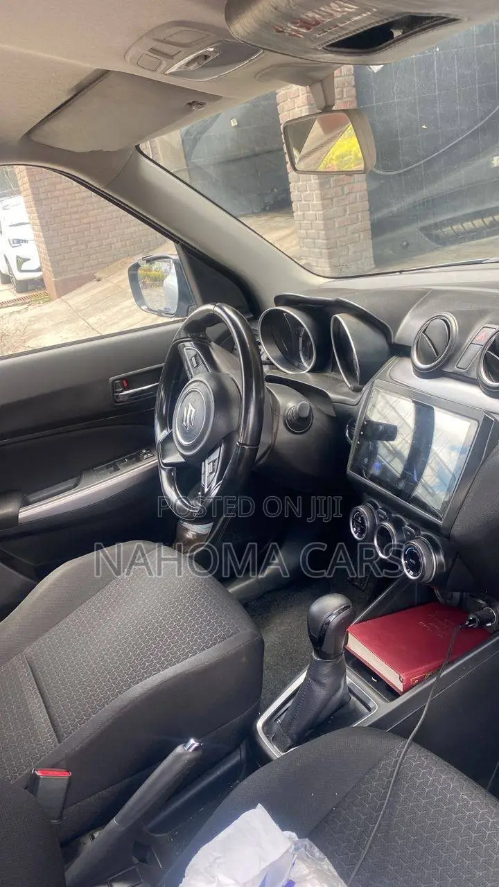 Suzuki Swift 2021 Silver