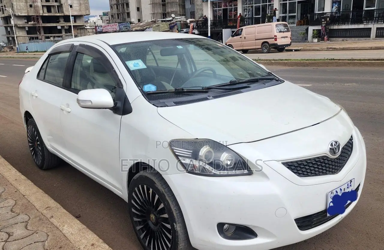 Toyota Yaris 2009 White