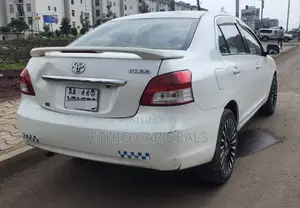 Toyota Yaris 2009 White