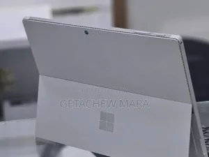 New Laptop Microsoft Surface 8GB Intel Core i5 SSD 256GB
