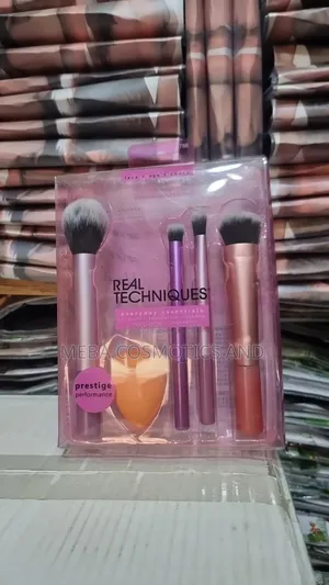 Real Techniques Brush (የሜካፕ ብሩሽ)