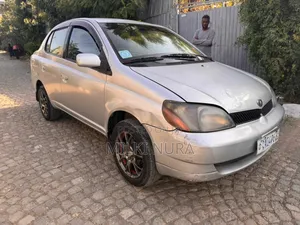 Toyota Platz 2001 Silver