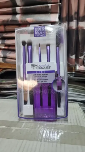 Real Techiniques Eye Brush