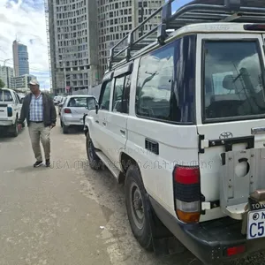 Toyota Land Cruiser 2018 Ivory
