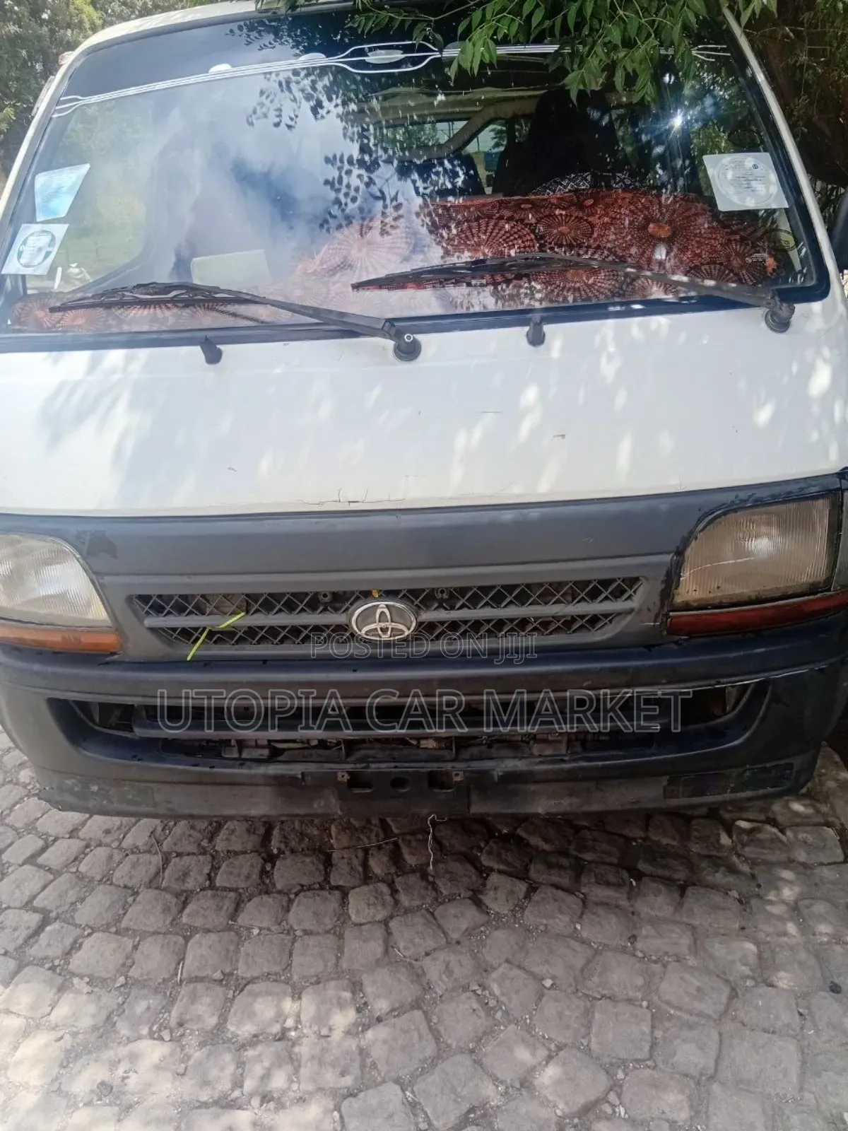 Toyota HiAce 2002 Yellow