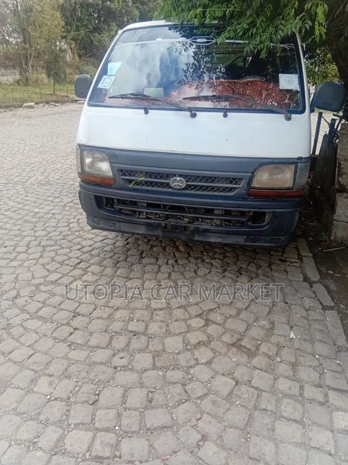 Toyota HiAce 2002 Yellow