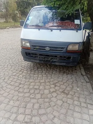 Toyota HiAce 2002 Yellow