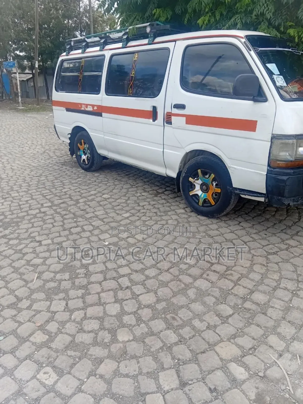 Toyota HiAce 2002 Yellow
