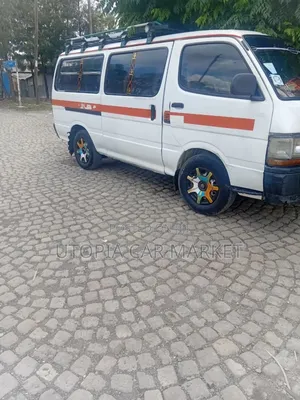 Toyota HiAce 2002 Yellow