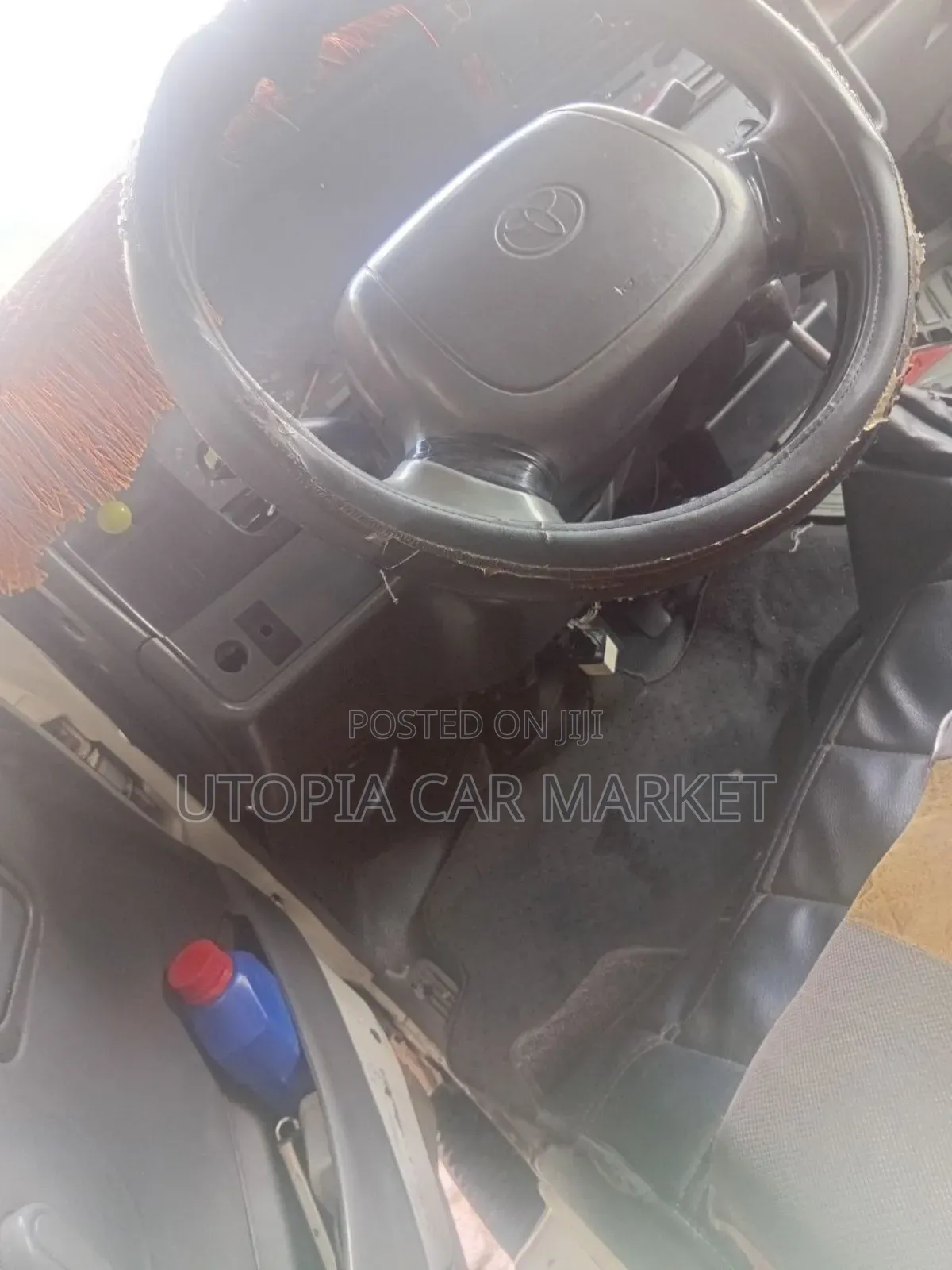 Toyota HiAce 2002 Yellow
